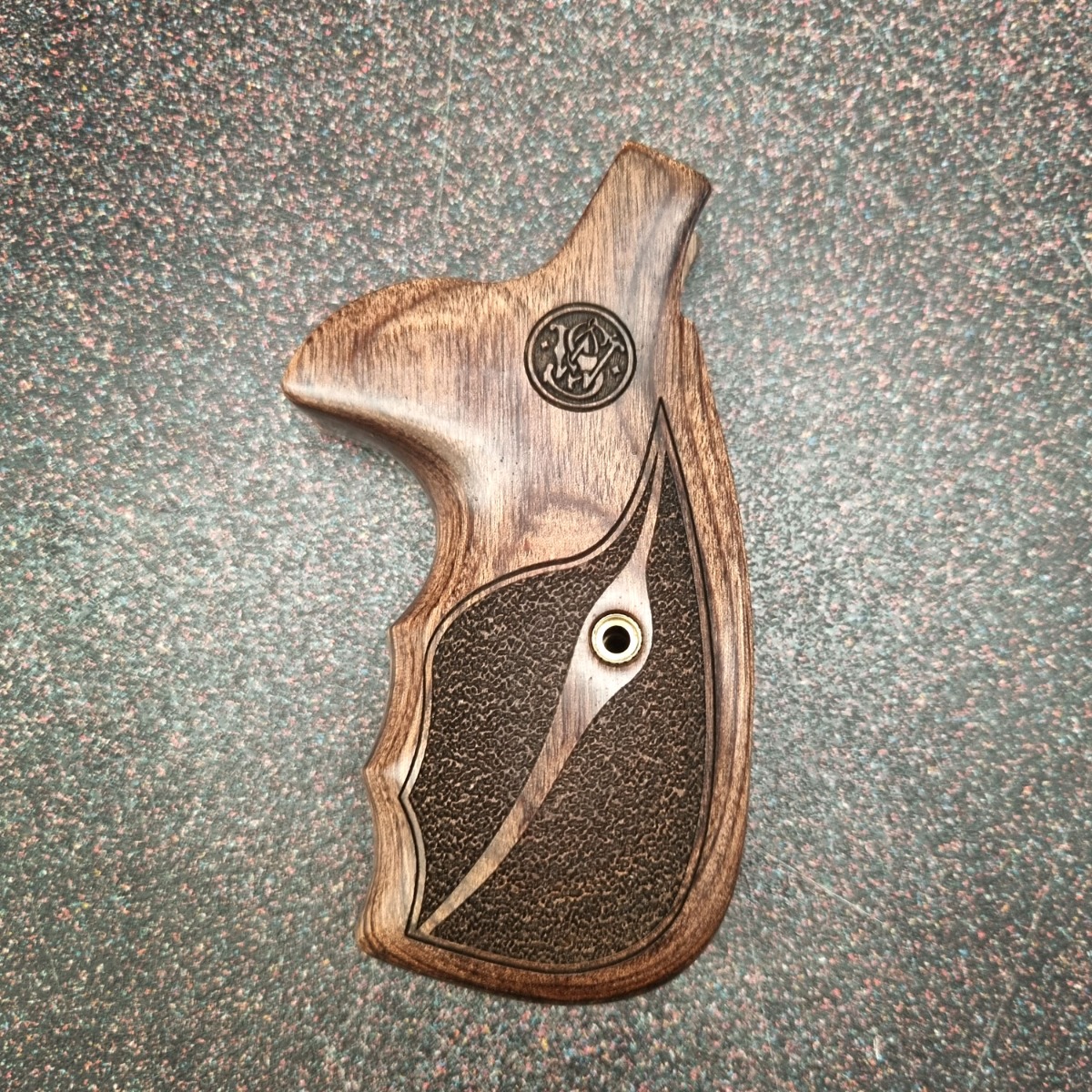 S&W Guance in Legno N Round Super Walnut Stipple with Laser Logo