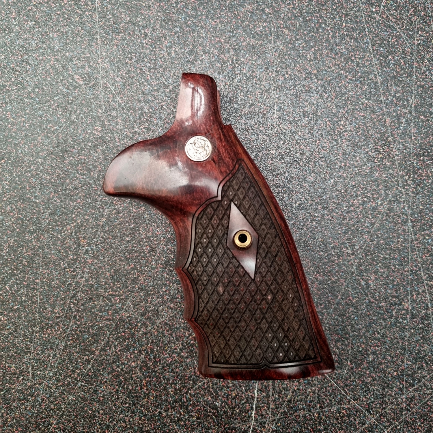 S&W Guance in Legno N Square Rosewood Spanish Diamond Checkered with Silver Medallions